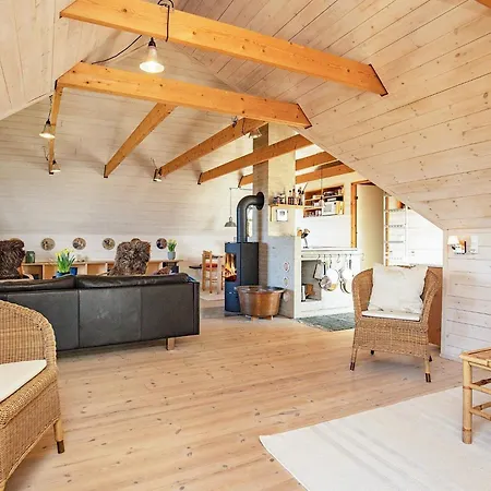 Two-bedroom Holiday In 3 * Blavand